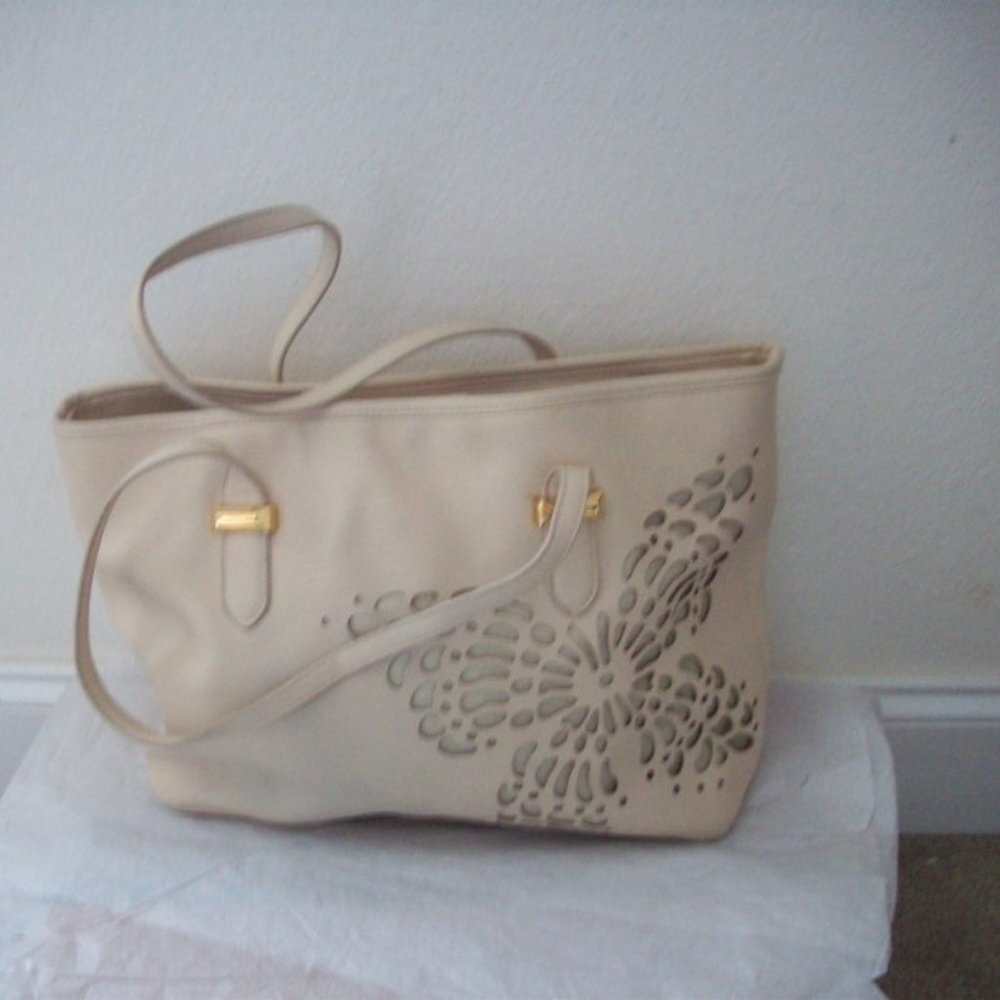 Snob Essentials Butterfly Shoulder Bag Off White